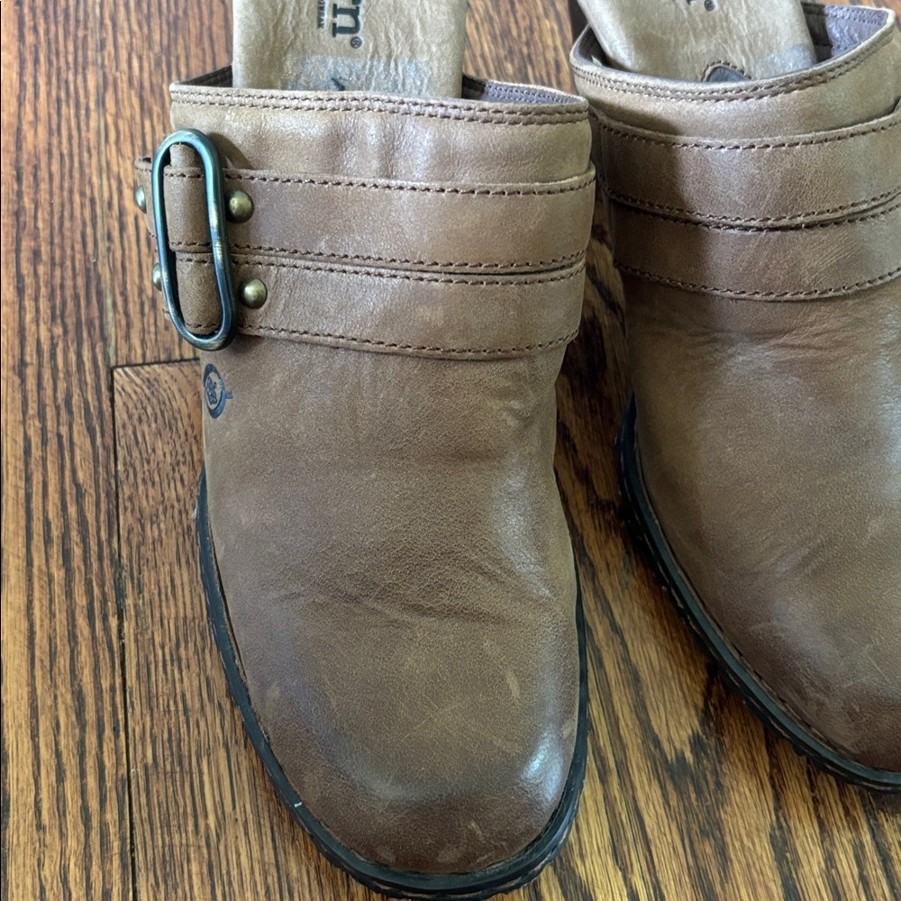 Born Scarlet II Distressed Brown Leather Wedge Mules, Size 8/39 - Picture 9 of 13